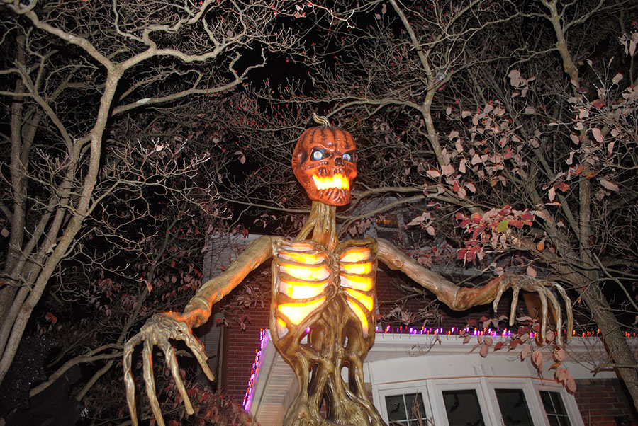 The Ruggieri Family Halloween House: A Haunting Experience at 636 Mace ...